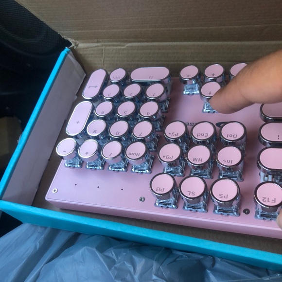 Mechanical pink Mk-Storm keyboard. - Picture 3 of 3